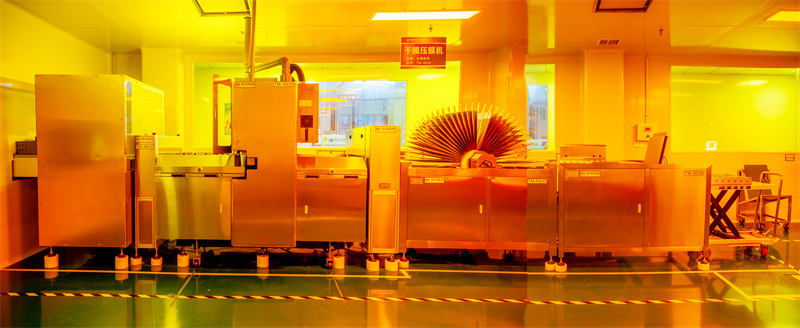 7、干膜壓膜機(jī).jpg